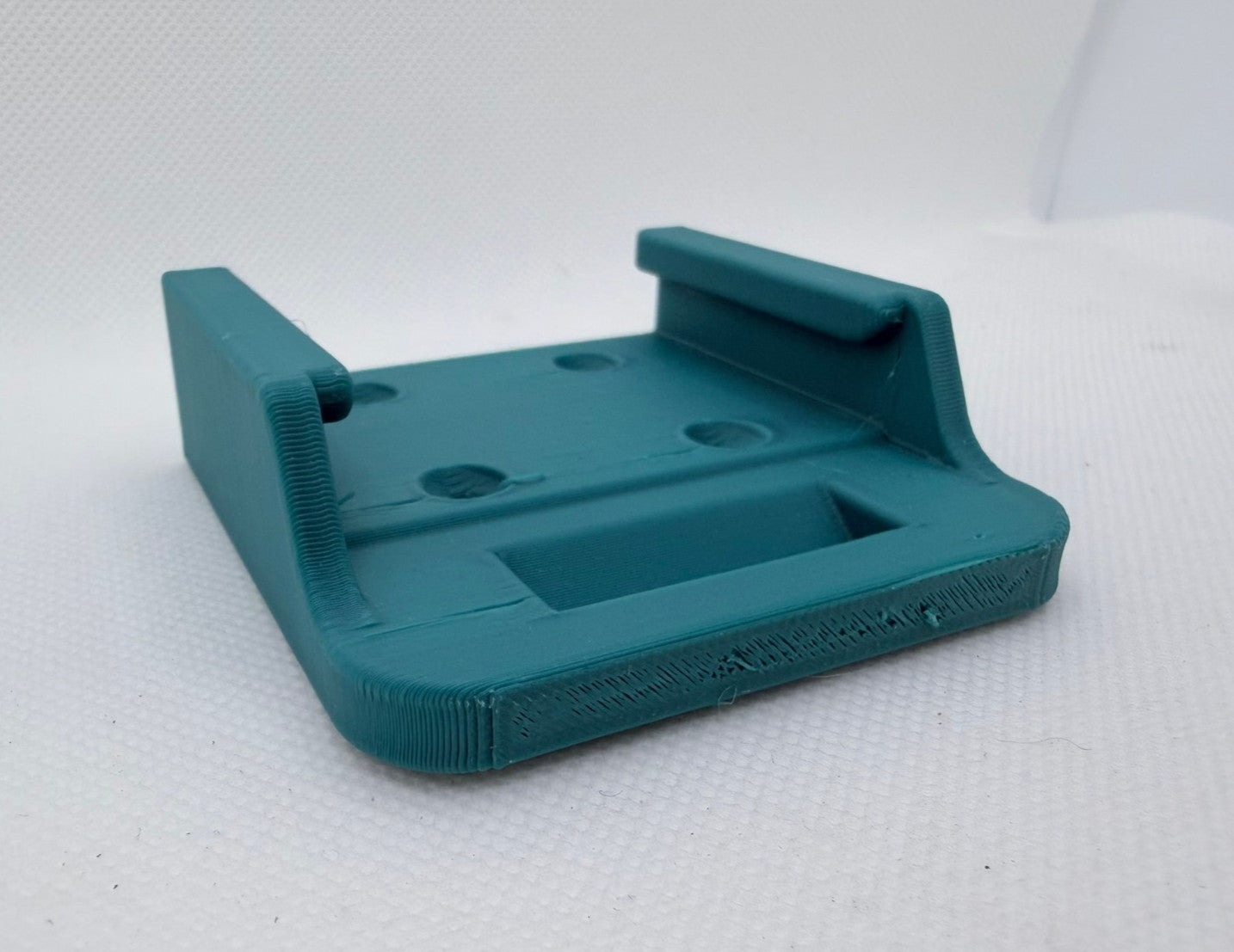 1/5 Pack Makita 18V Battery Wall Mount