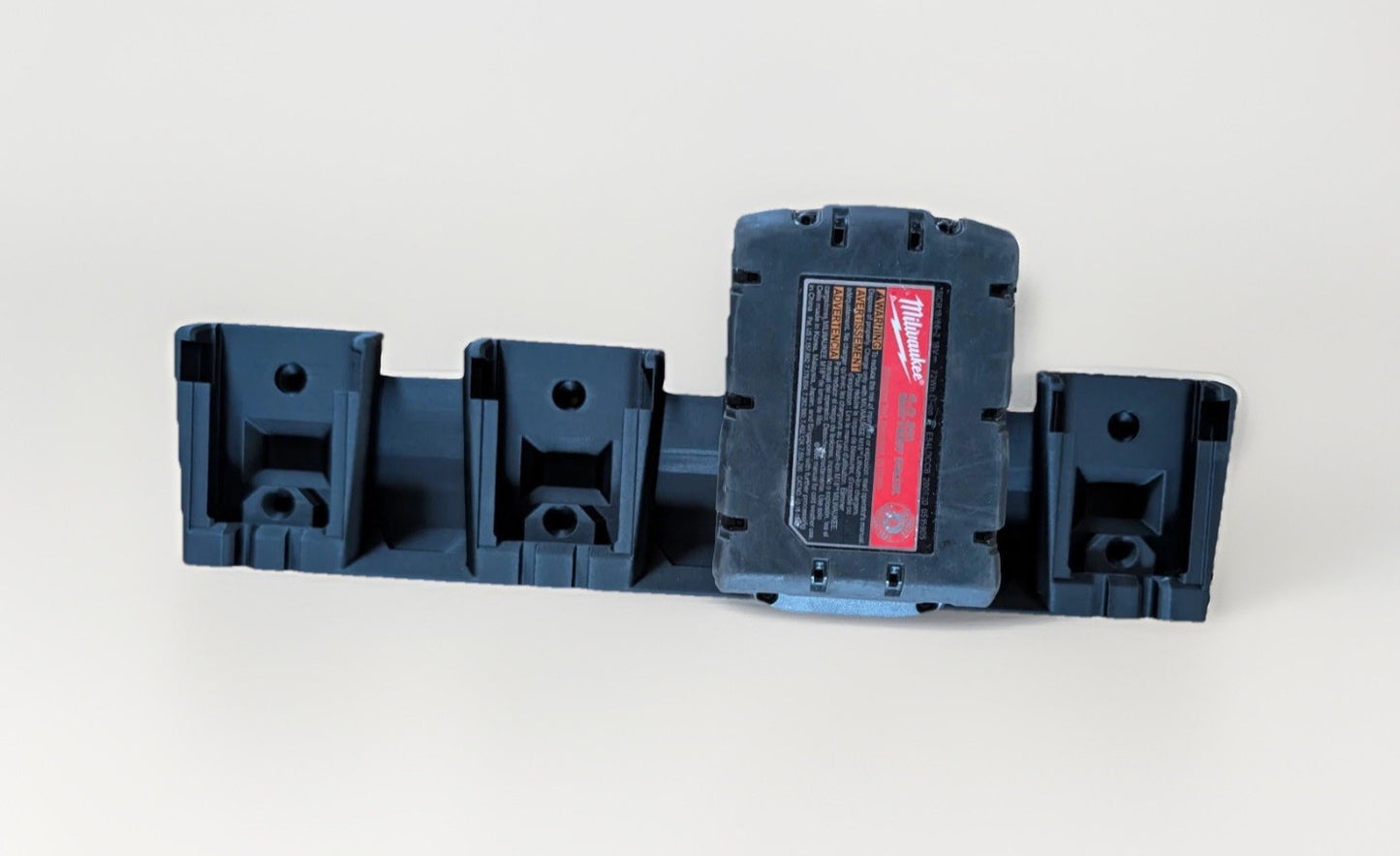 MILWAUKEE 18V M18 Fuel 4-battery Wall Mount