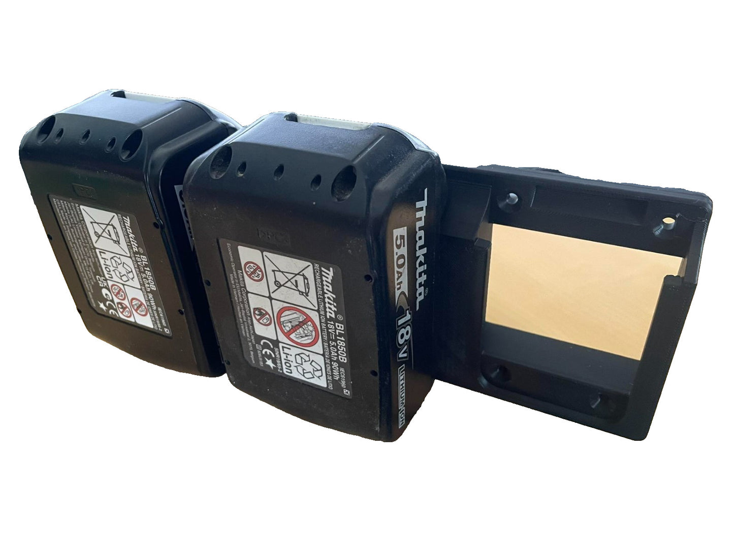 MAKITA 18v LXT 3-Battery Wall Mount