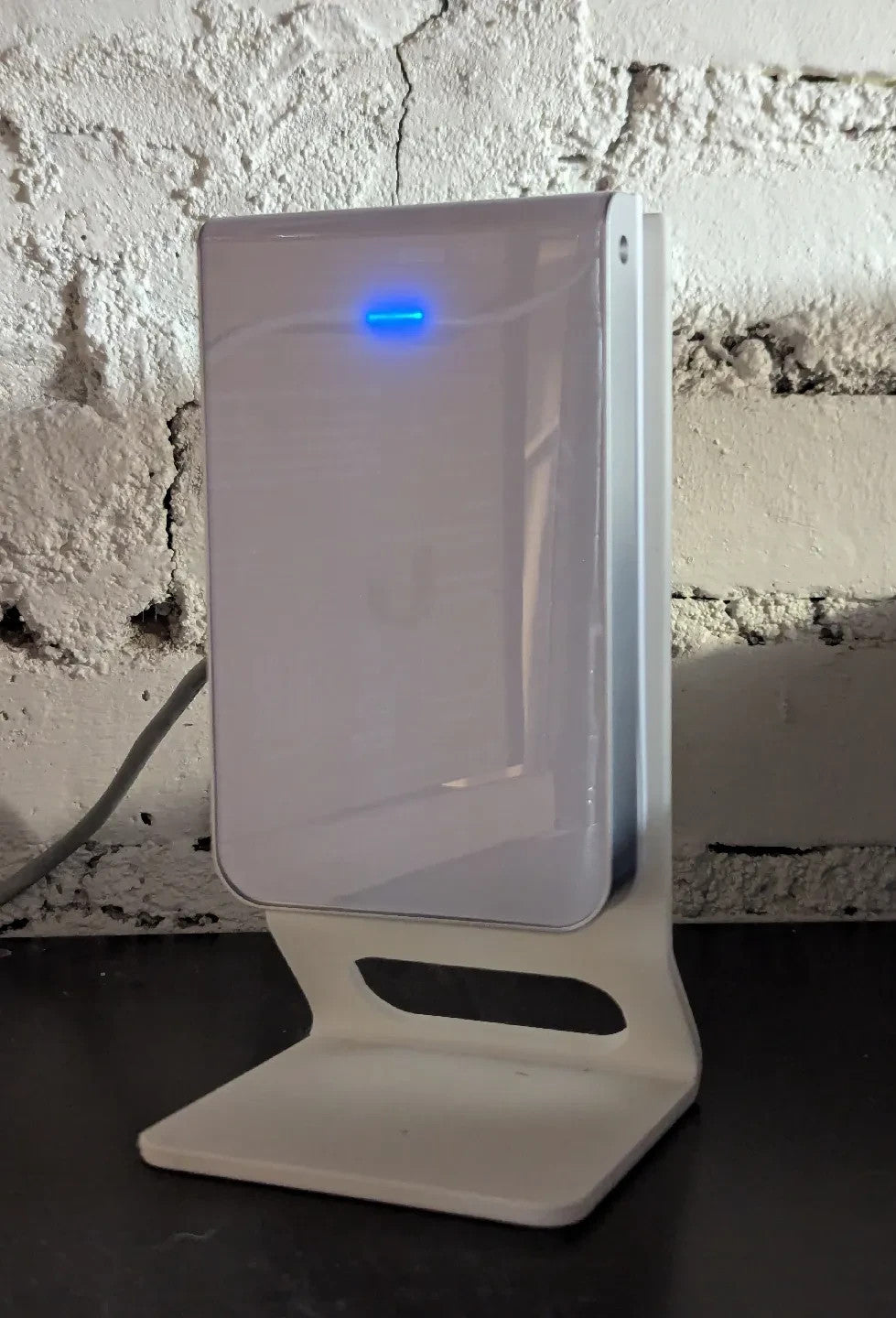 Ubiquiti UniFi AC U6 In-Wall IW Desk Stand