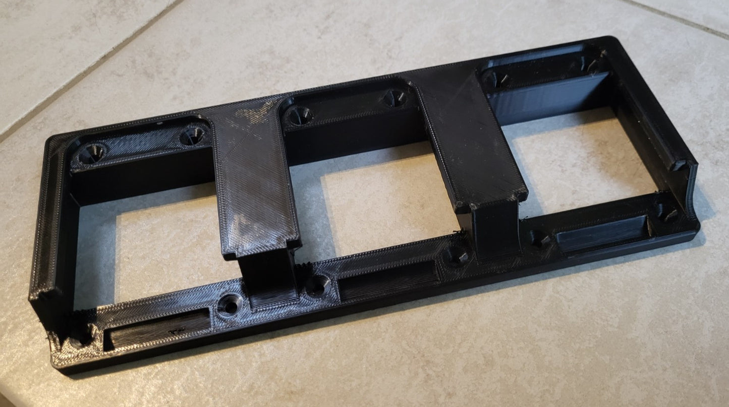 MAKITA 18v LXT 3-Battery Wall Mount