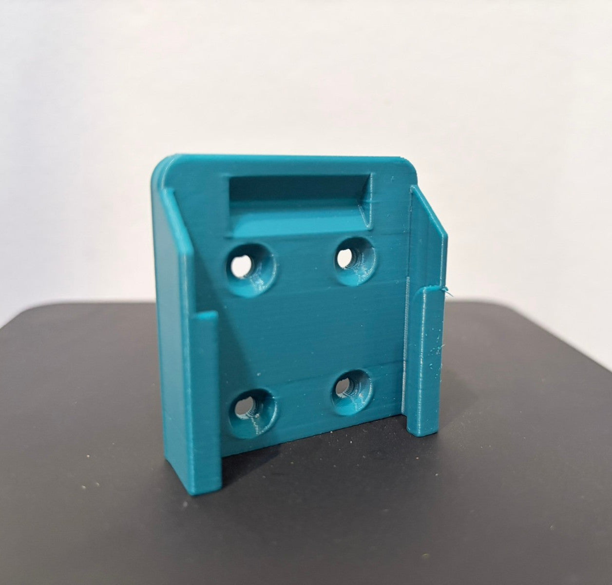 Makita 12V Battery Wall Mount