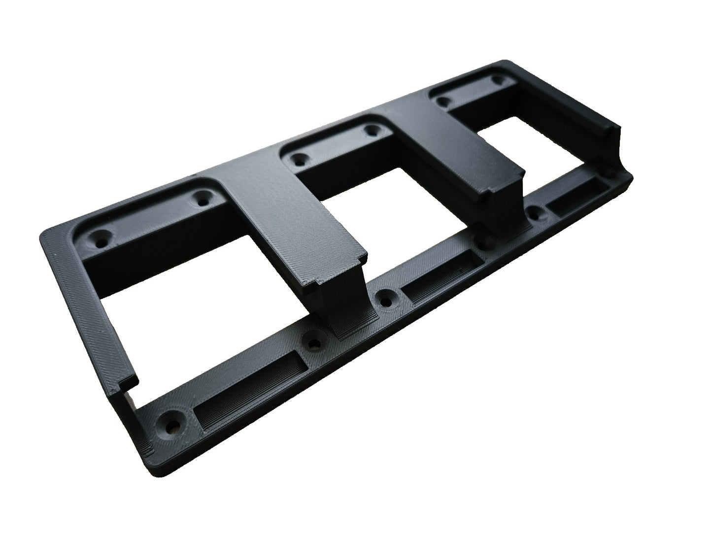 MAKITA 18v LXT 3-Battery Wall Mount