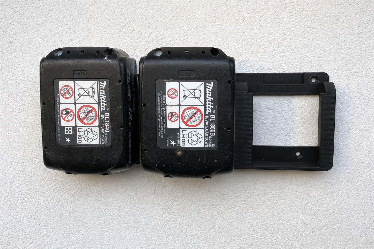 Makita 18V Battery Holder / Wall or Shelf Mount (non click-in)