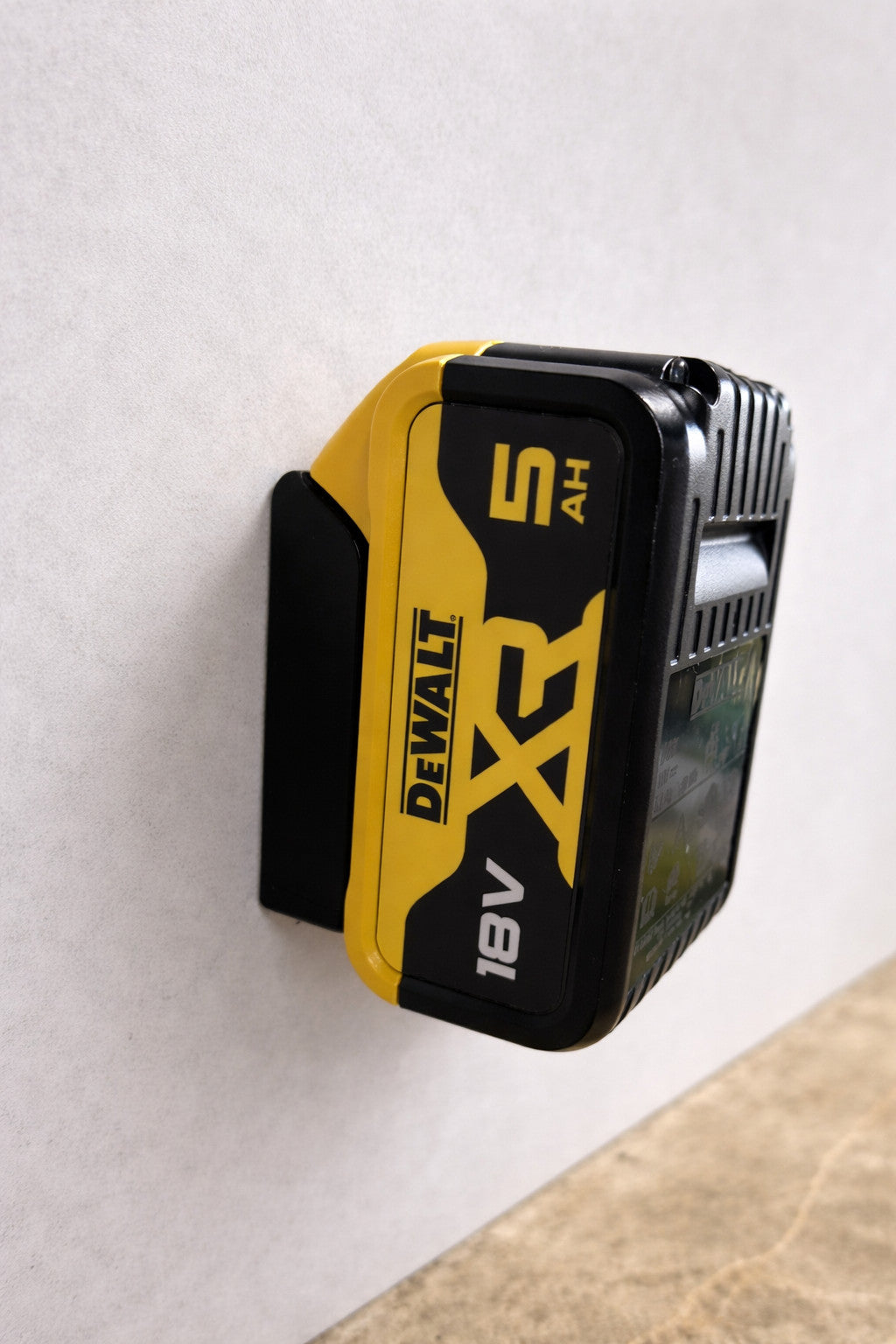2x DEWALT 18V Battery Wall Mount