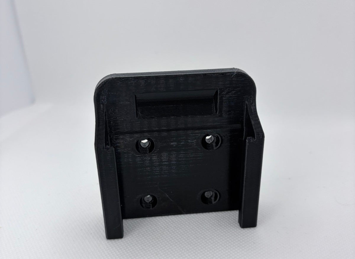 1/5 Pack Makita 18V Battery Wall Mount