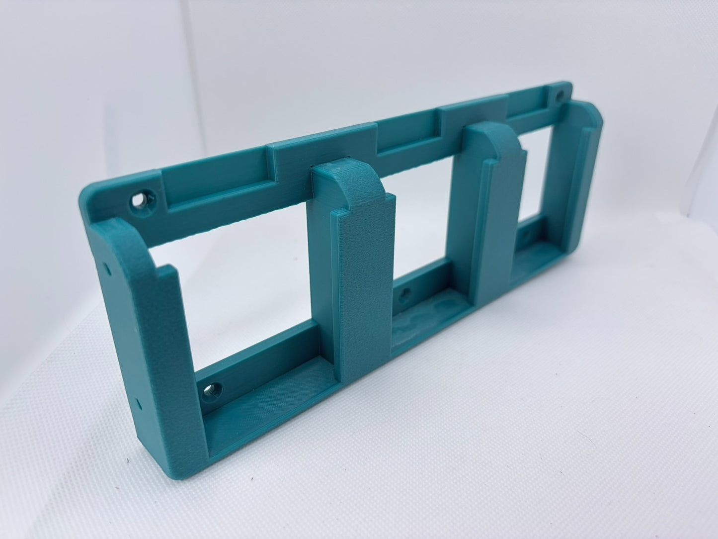Makita 18V Battery Holder / Wall or Shelf Mount (non click-in)