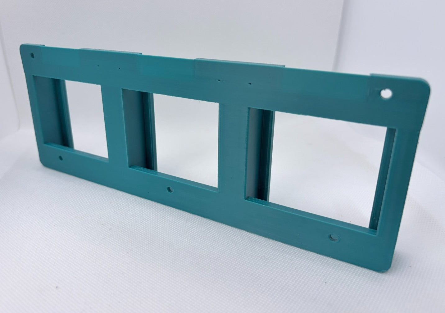 Makita 18V Battery Holder / Wall or Shelf Mount (non click-in)