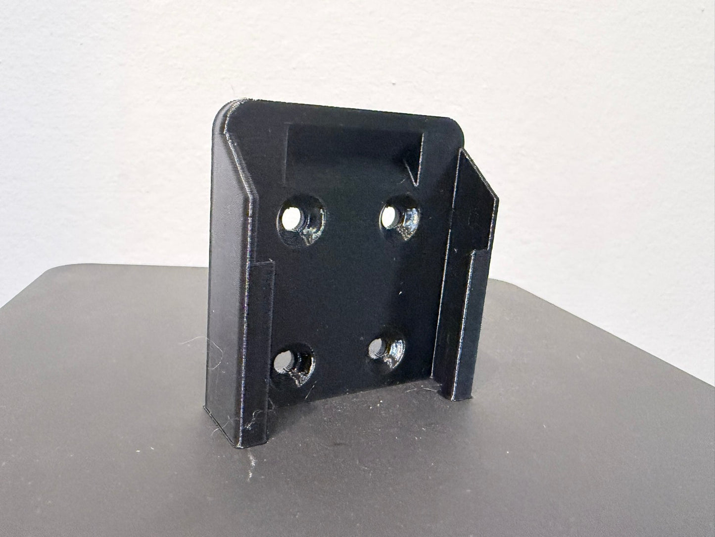 Makita 12V Battery Wall Mount