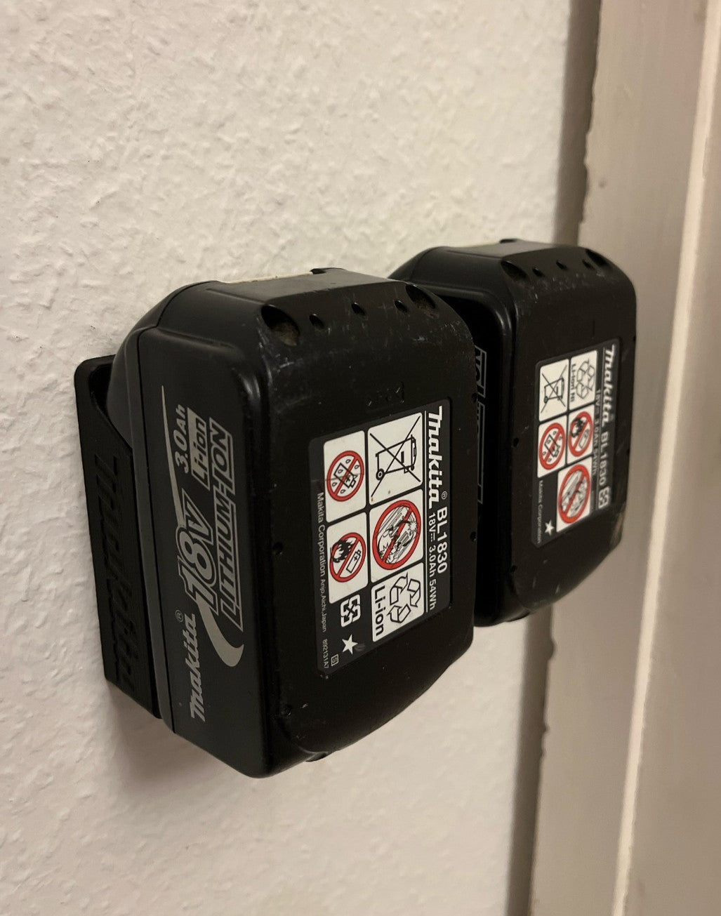Makita 18v LXT Battery Wall Mount for 2 batteries