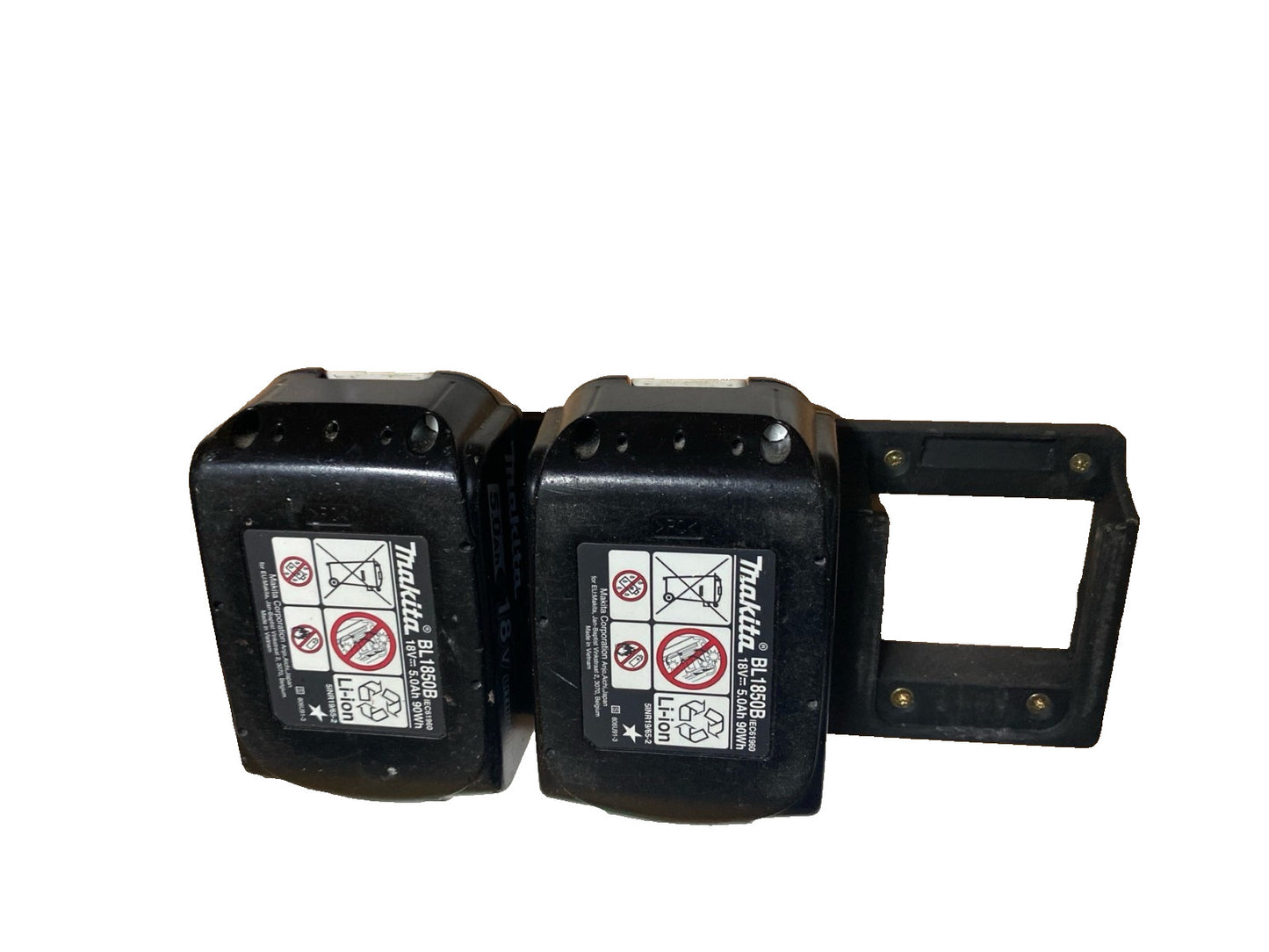 MAKITA 18v LXT 3-Battery Wall Mount