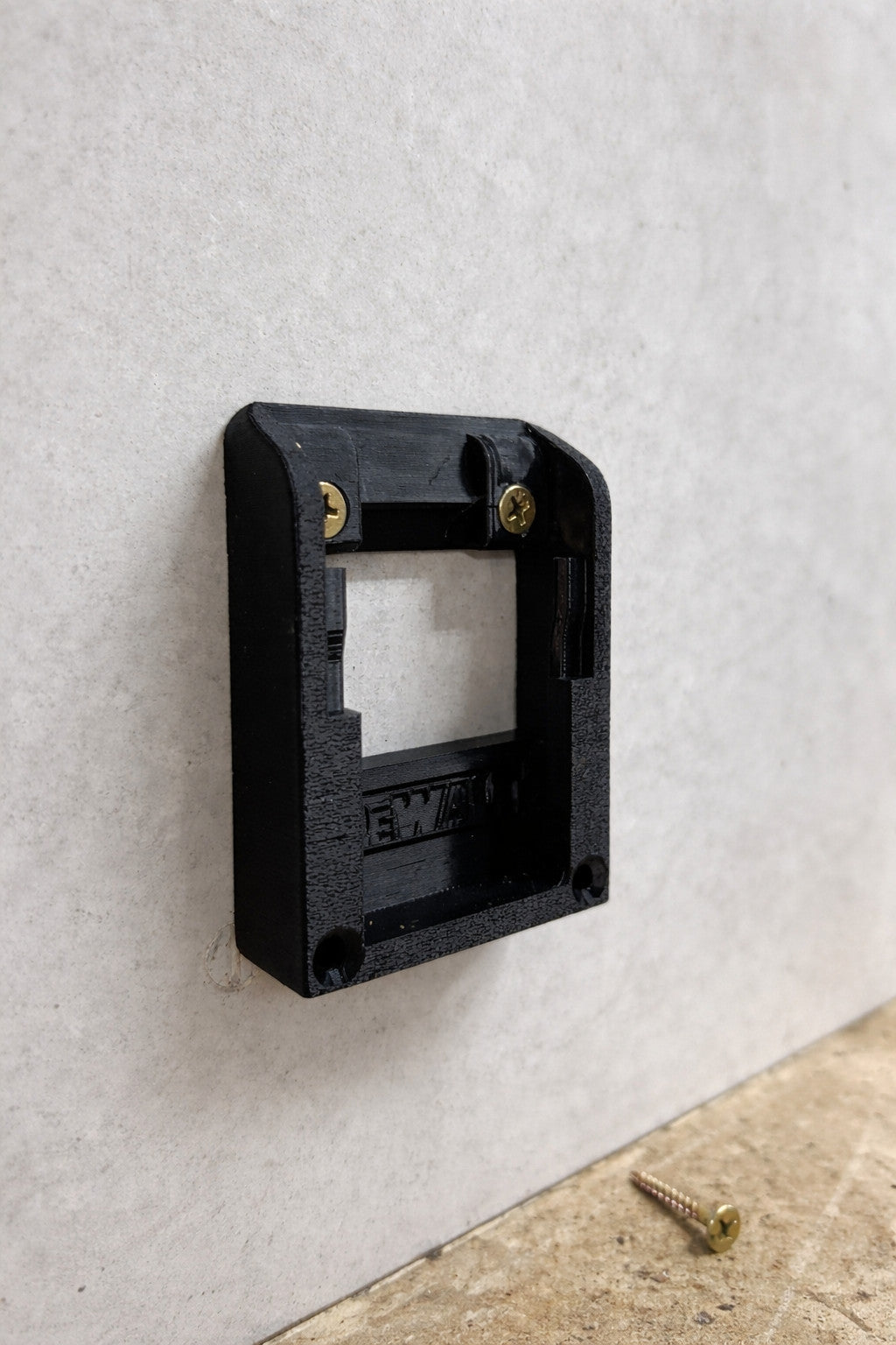 2x DEWALT 18V Battery Wall Mount