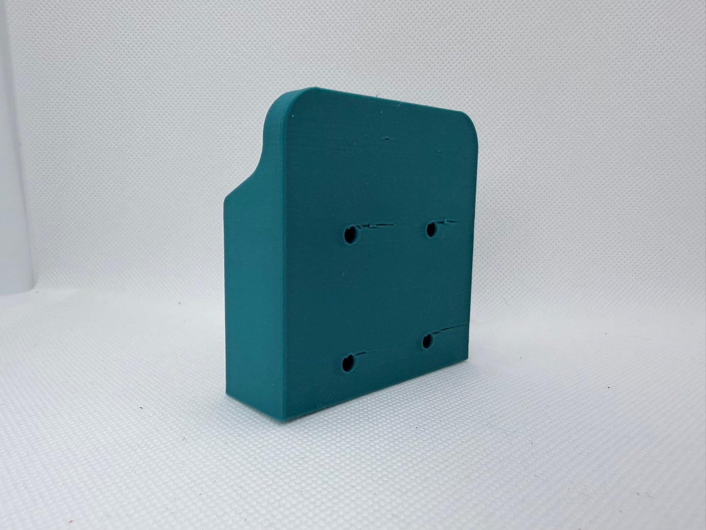 1/5 Pack Makita 18V Battery Wall Mount