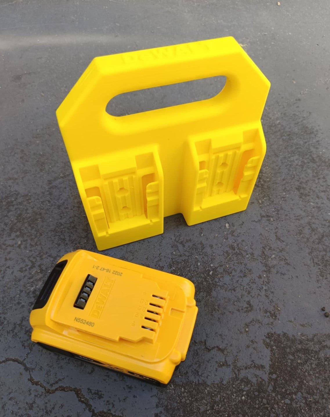 DeWALT Battery Caddy / Carrier for 4x 18V, 20V Batteries