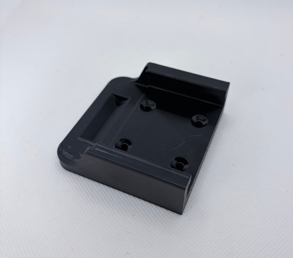1/5 Pack Makita 18V Battery Wall Mount