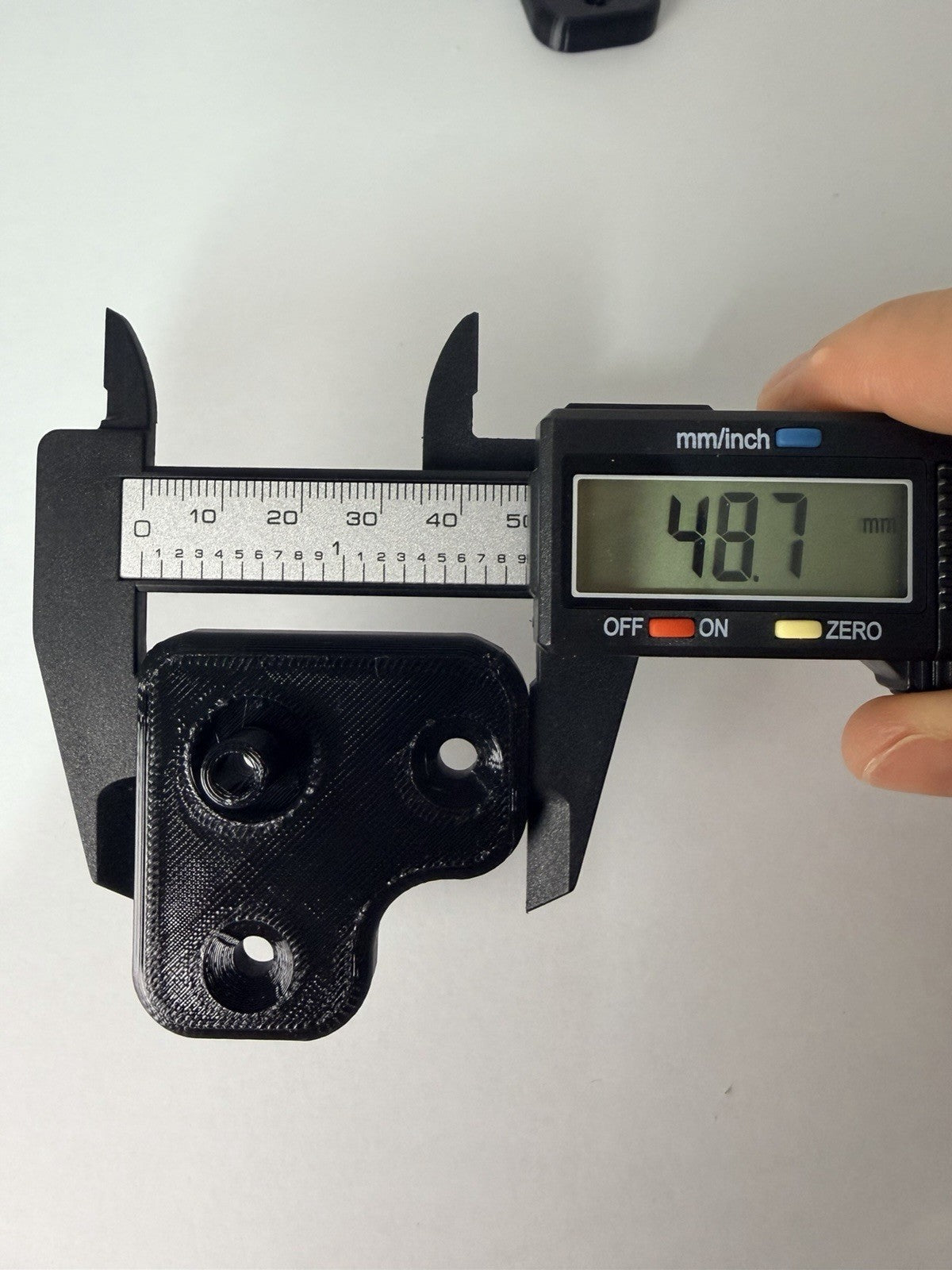 Makita DC18 Series Battery Charger Wall Mount