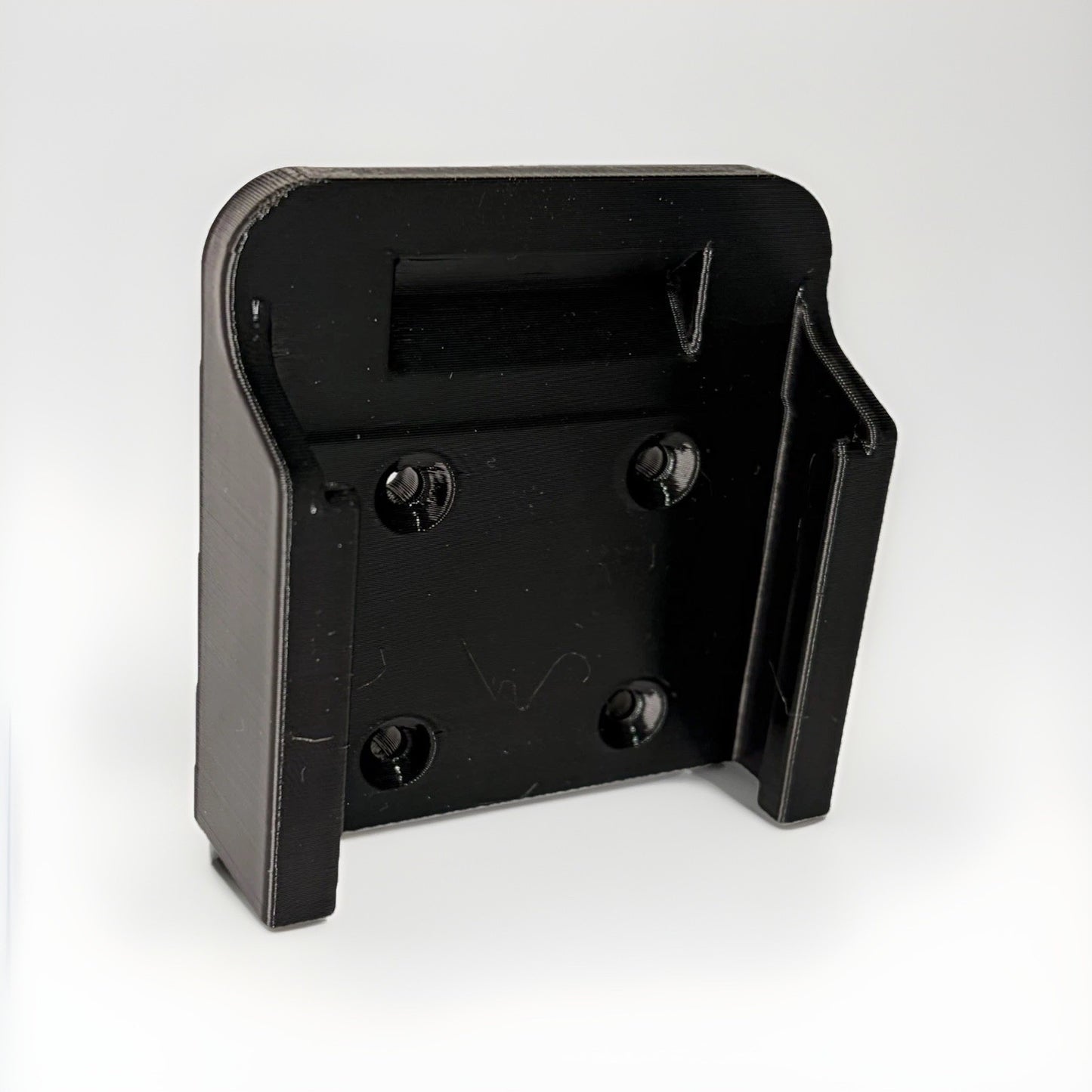 1/5 Pack Makita 18V Battery Wall Mount