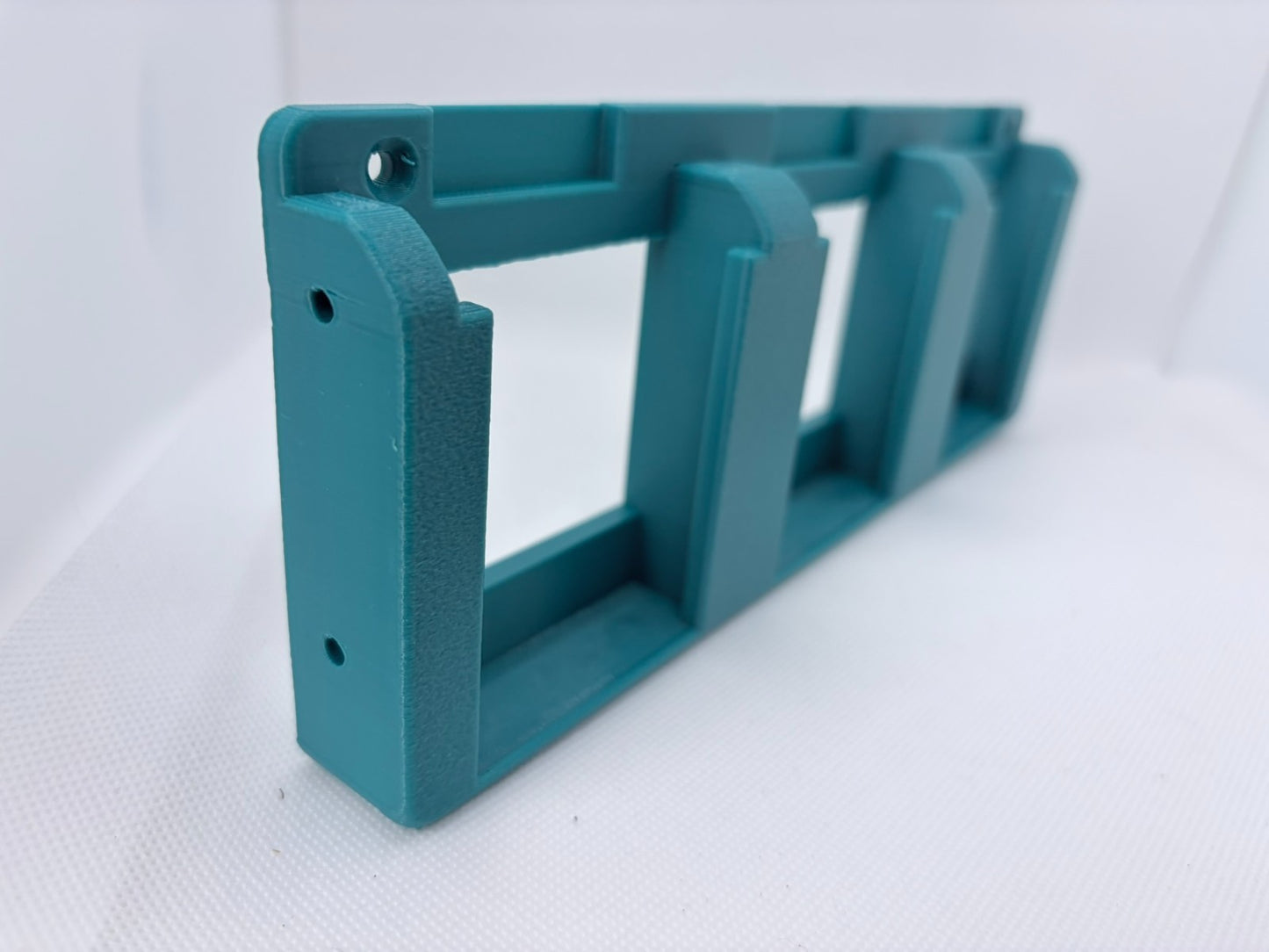 Makita 18V Battery Holder / Wall or Shelf Mount (non click-in)