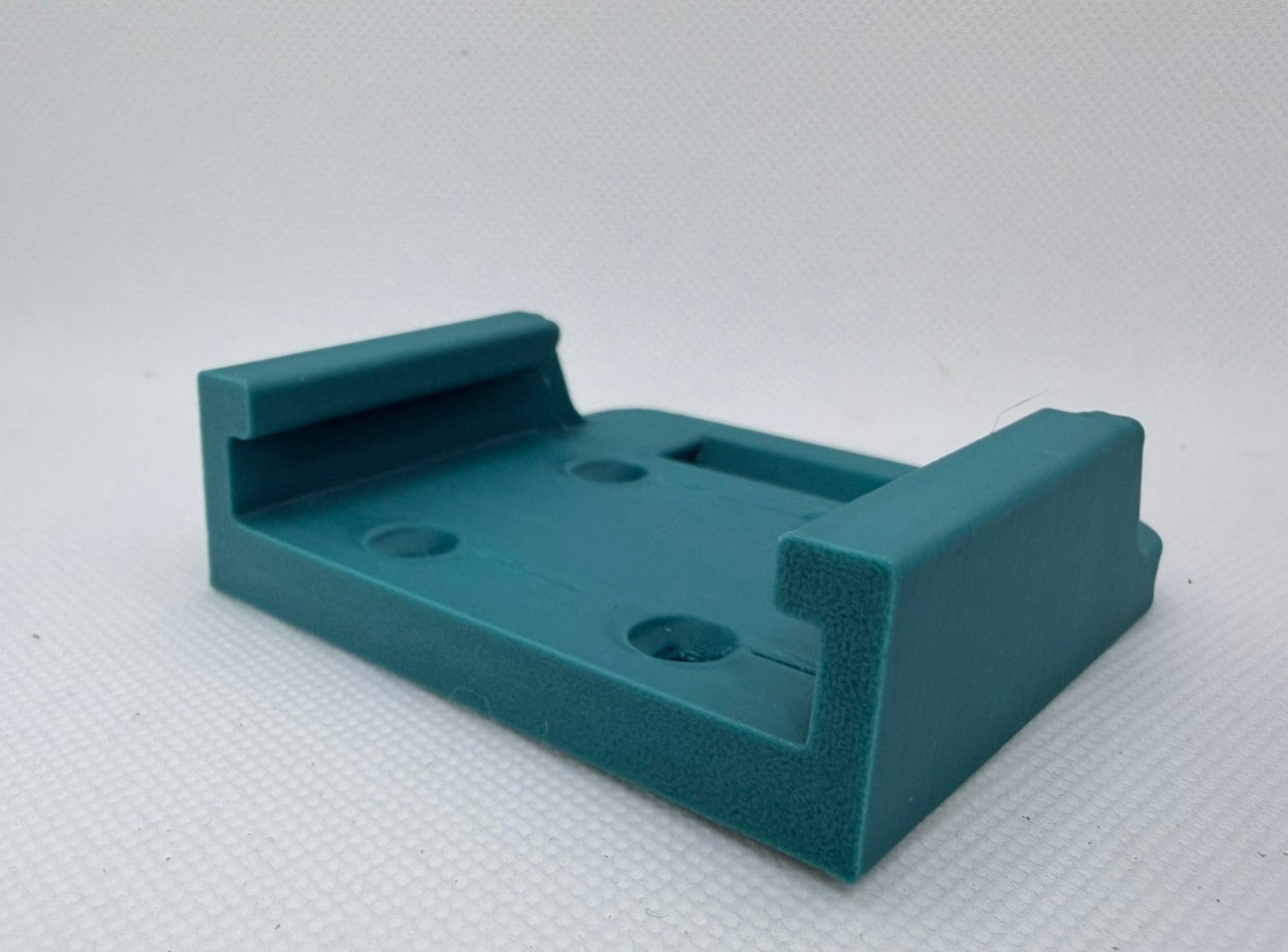 1/5 Pack Makita 18V Battery Wall Mount