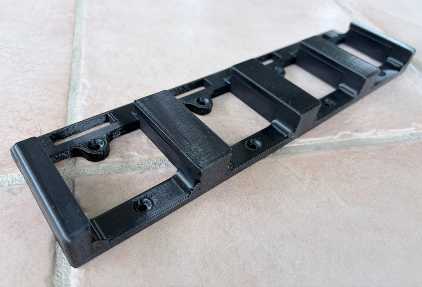 Makita 18V Battery Holder Wall Mount - 1/2/3/4 Batteries