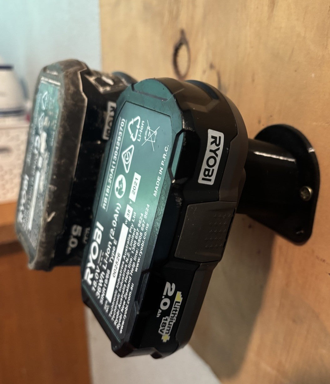 2x RYOBI 18V Battery Wall Mount